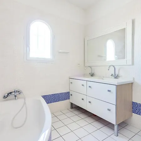 Le Cap D'agde Sleeps 6 Wifi 펜션 *